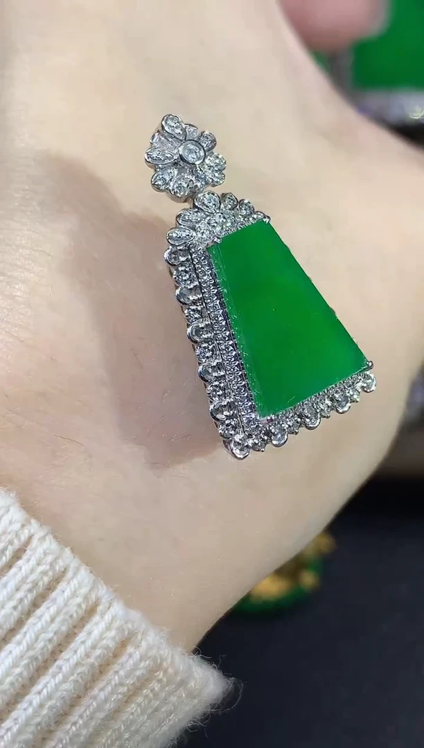 吊坠(不含链)18K金镶嵌翡翠C10