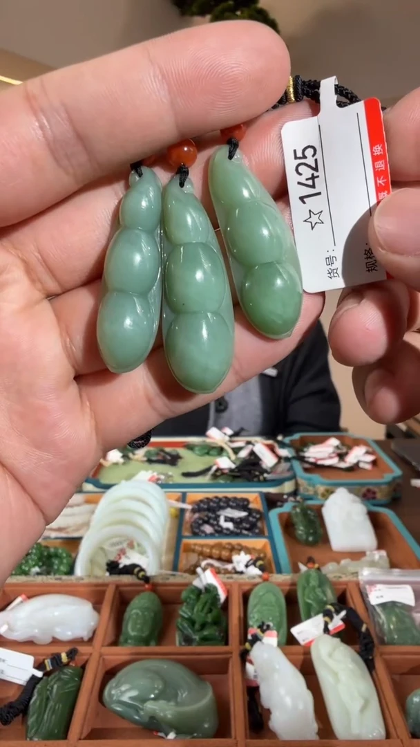 颈饰未镶嵌和田玉多样性发货发其中一件