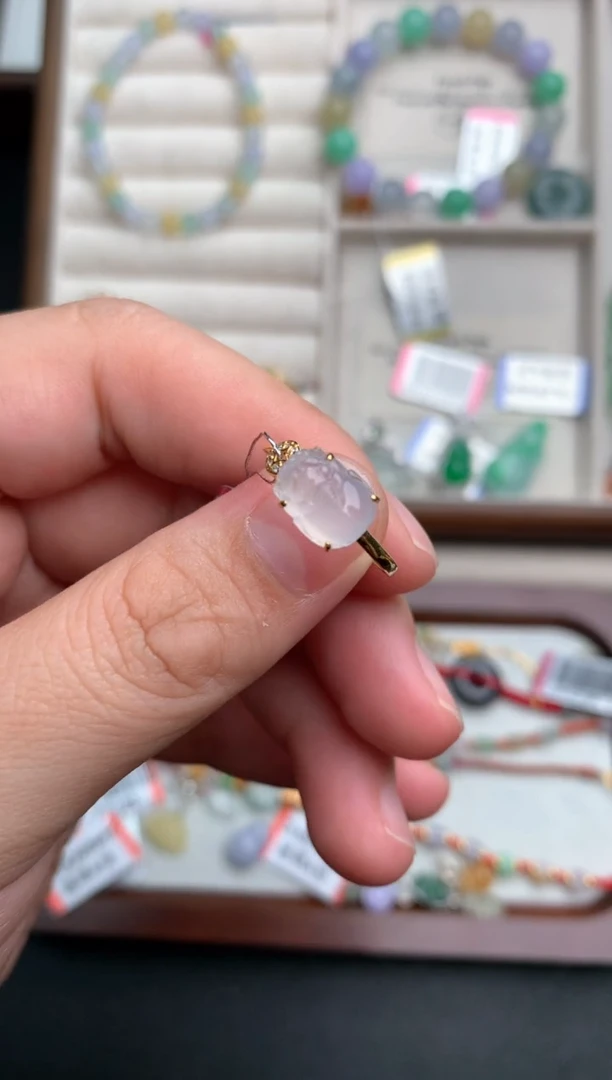 18K金镶嵌挂件翡翠一