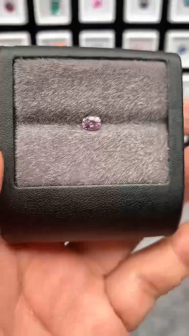 未镶嵌裸石尖晶石蓝0.56