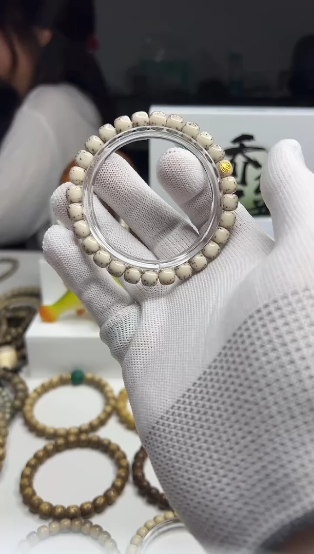 手串星月菩提118  金标石玉料大白鲨河豚8*7mm