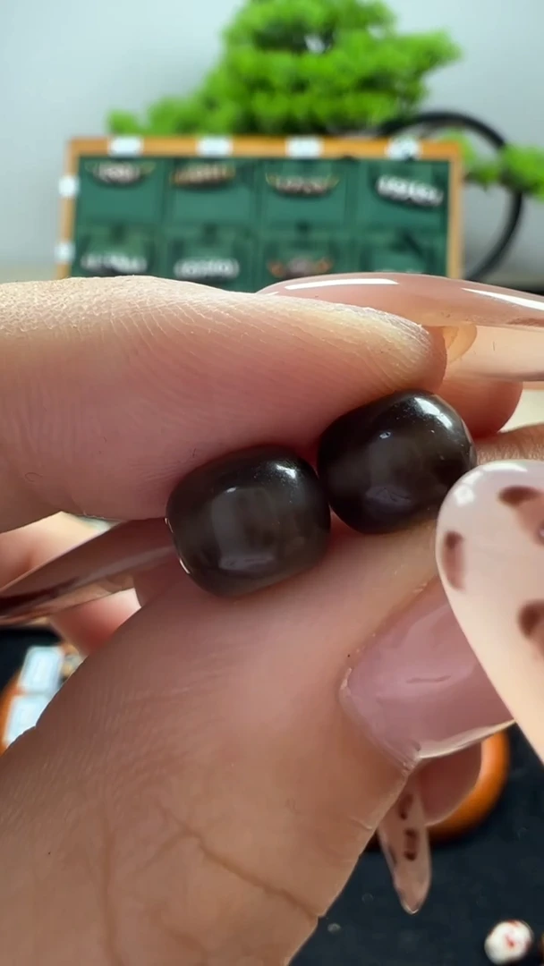 玛瑙/玉髓（覆膜）颈饰未镶嵌1.（微瑕）