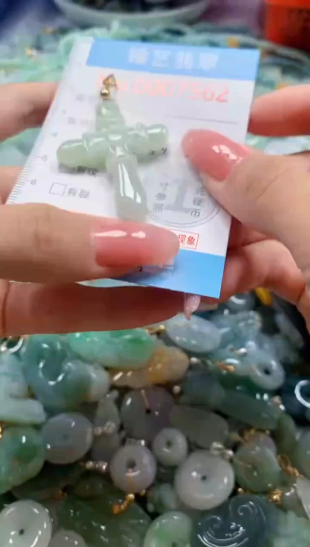 翡翠未镶嵌吊坠(不含链)7562