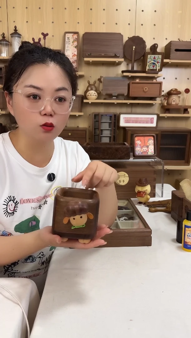 木黑胡桃木小羊笔筒