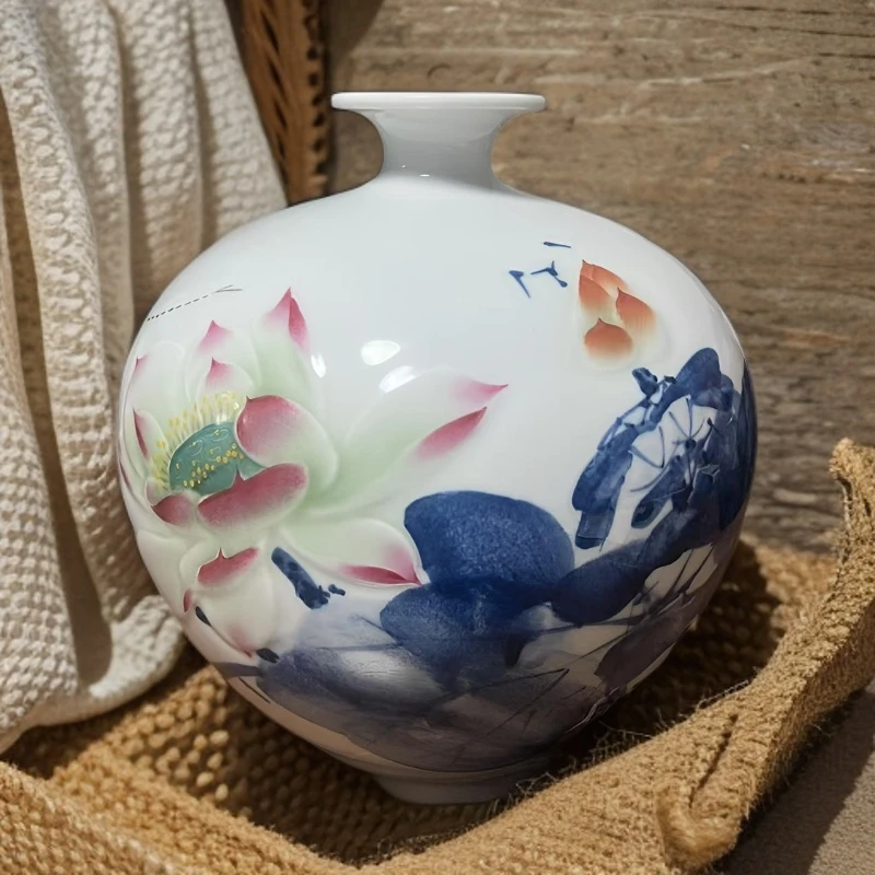 景德镇涂玉平老师纯手雕刻荷花石榴【高20肚20口6】