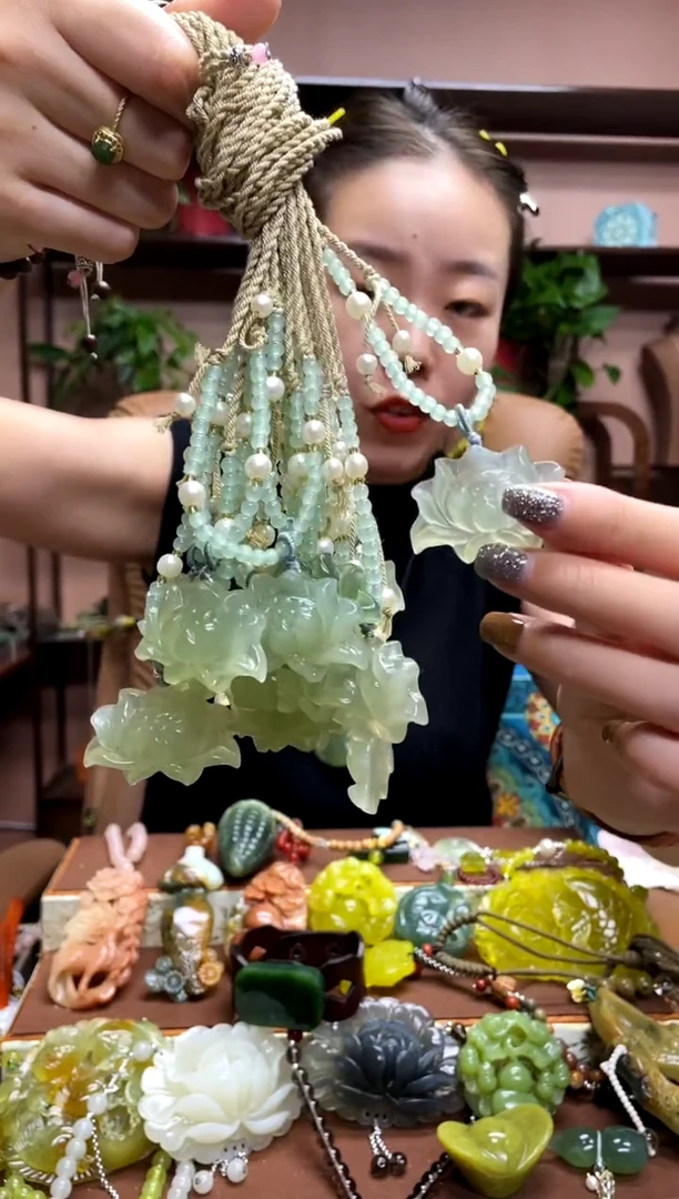 未镶嵌岫玉吊坠多样性发货发其中之一