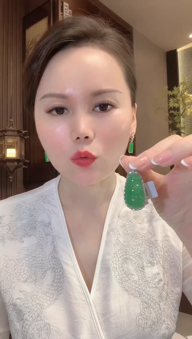 吊坠(不含链)18K金镶嵌翡翠C68