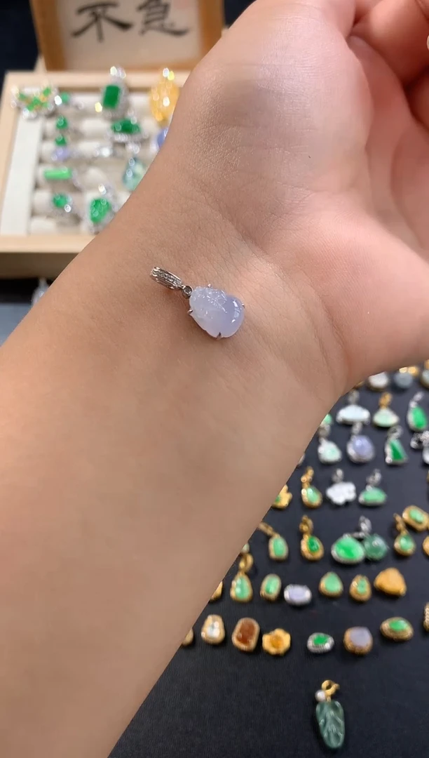 颈饰18K金镶嵌翡翠紫皮皮