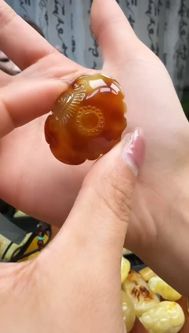 【闪购商品】琥珀裸石未镶嵌挂坠