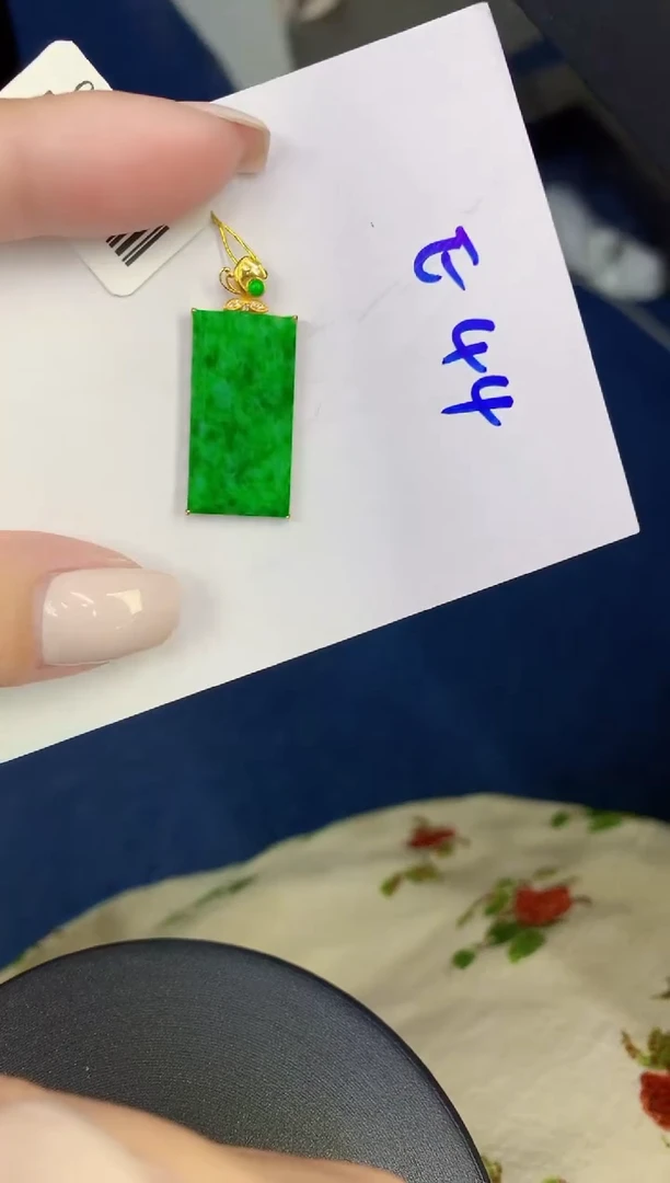 颈饰18K金镶嵌翡翠缅甸天然翡翠A货