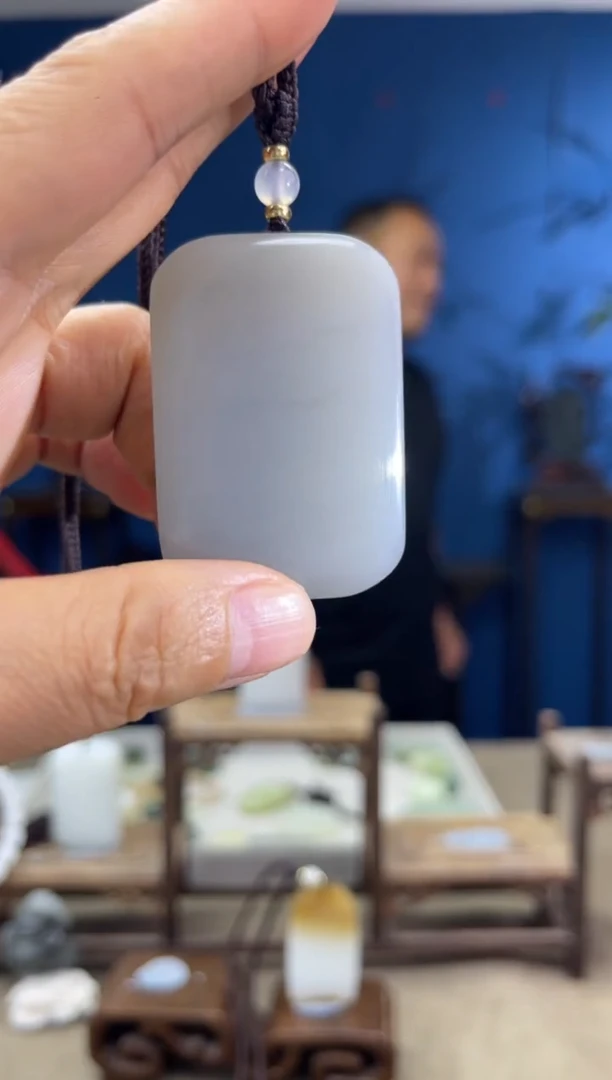 和田玉未镶嵌颈饰1