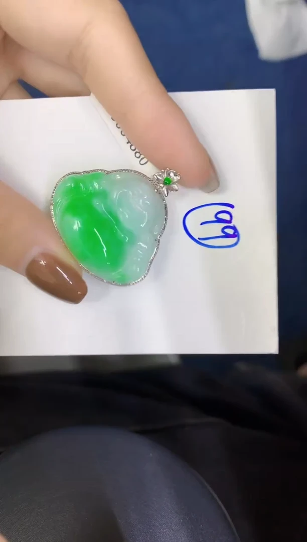 颈饰18K金镶嵌翡翠缅甸天然翡翠A货