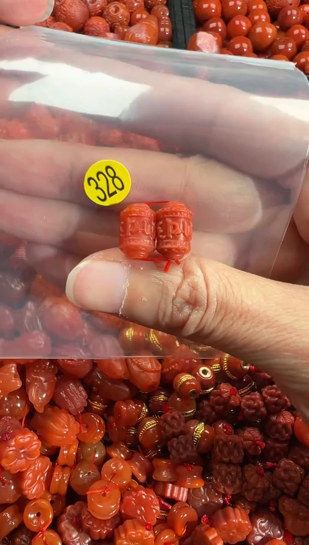 南红玛瑙未镶嵌颈饰1