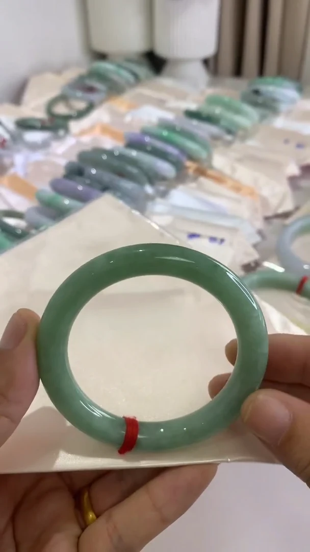 未镶嵌手镯翡翠圆条53果绿