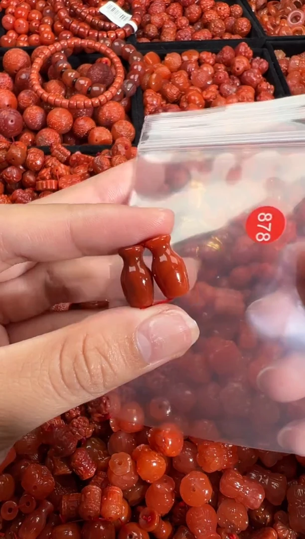 南红玛瑙未镶嵌颈饰1