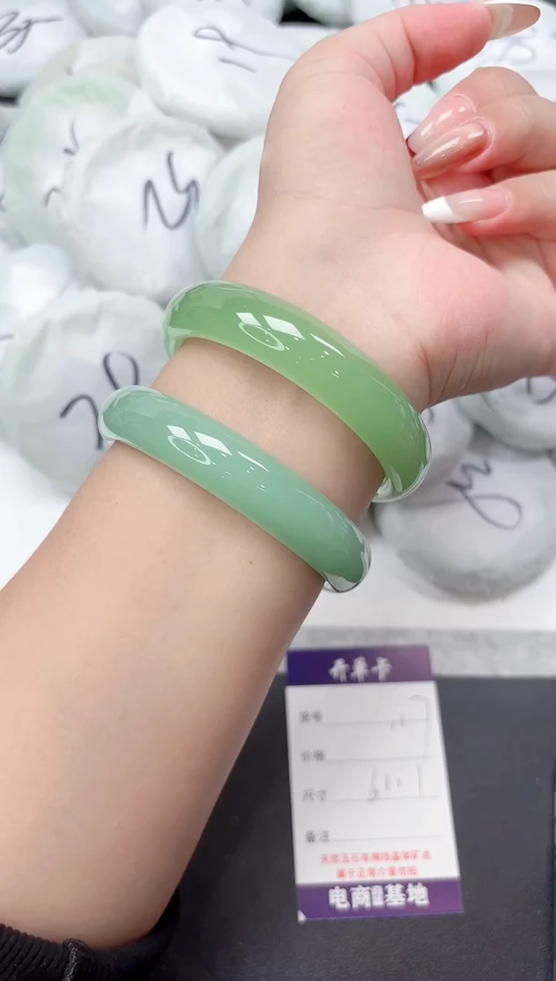 未镶嵌手镯石英质玉117-61.1