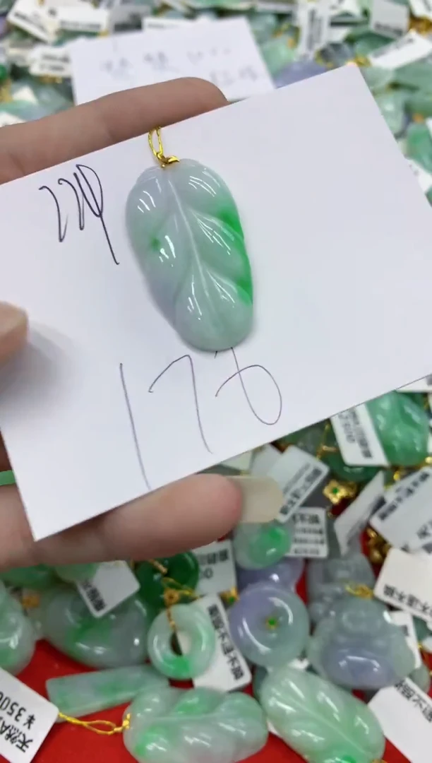 翡翠挂件18K金镶嵌翡翠