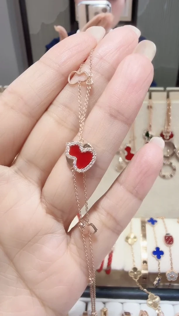 18K金镶嵌手链钻石手链