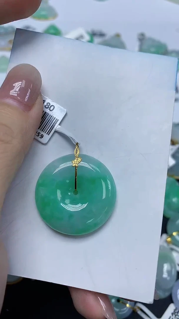翡翠18K金镶嵌颈饰天然缅甸翡翠A货