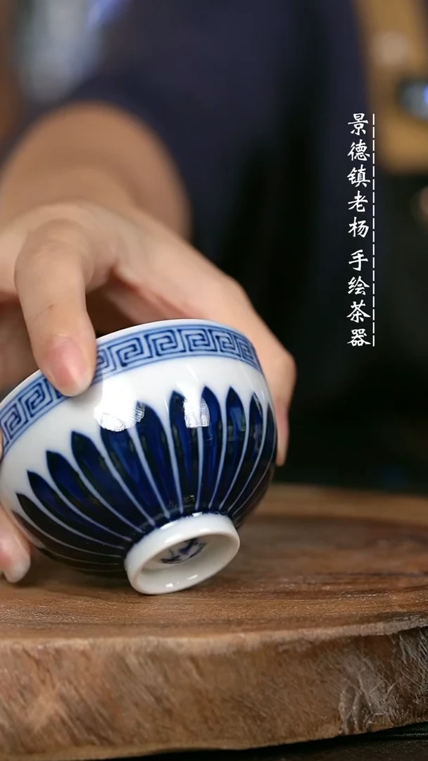 微瑕福利手绘高温现代瓷 柴 菊瓣鸡心杯90c