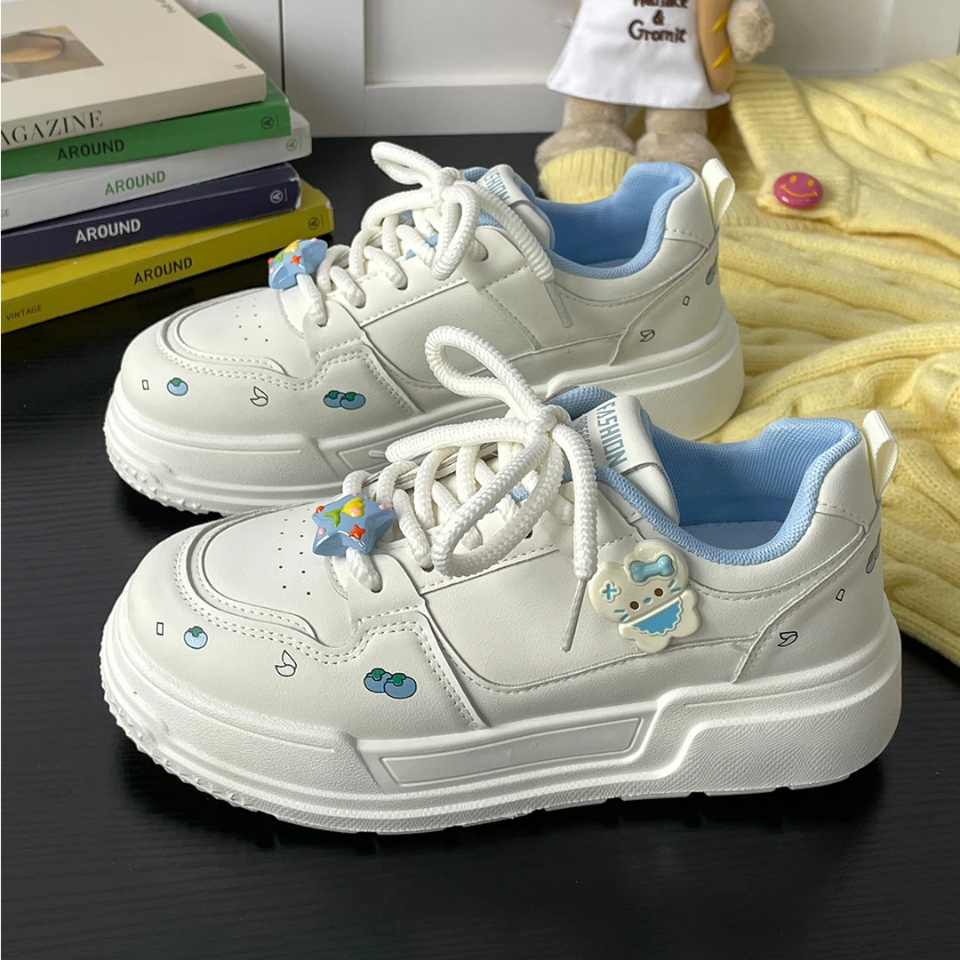 厚底圆头浅口透气板鞋女2025春秋新款百搭时尚休闲潮鞋小熊小白鞋