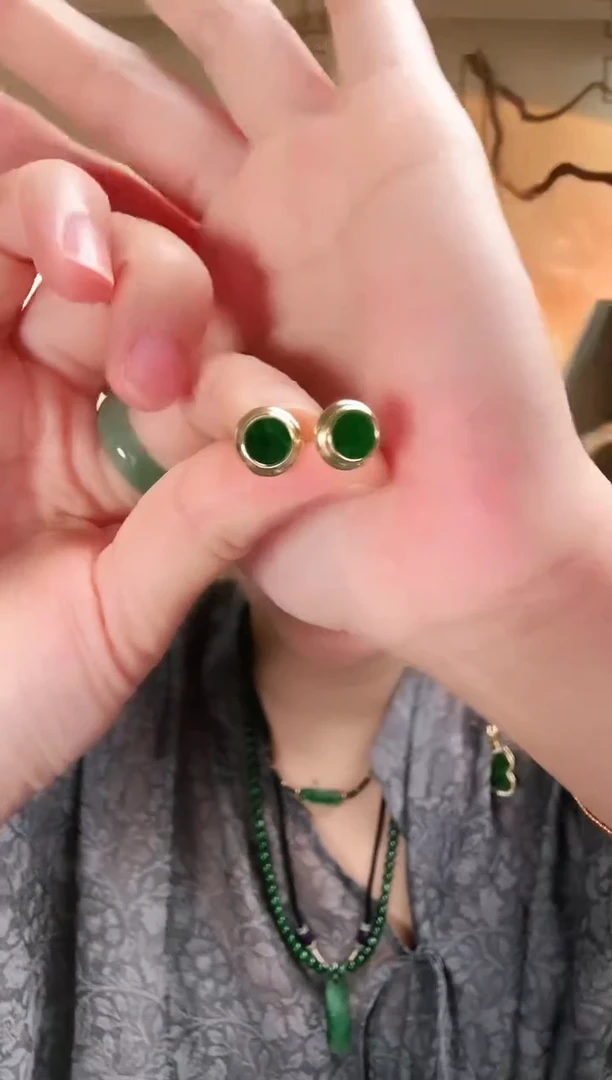 颈饰未镶嵌翡翠耳饰