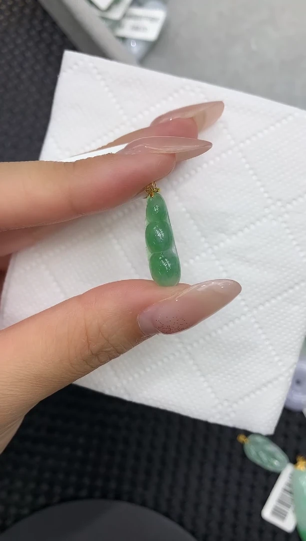 颈饰18K金镶嵌翡翠1111111111
