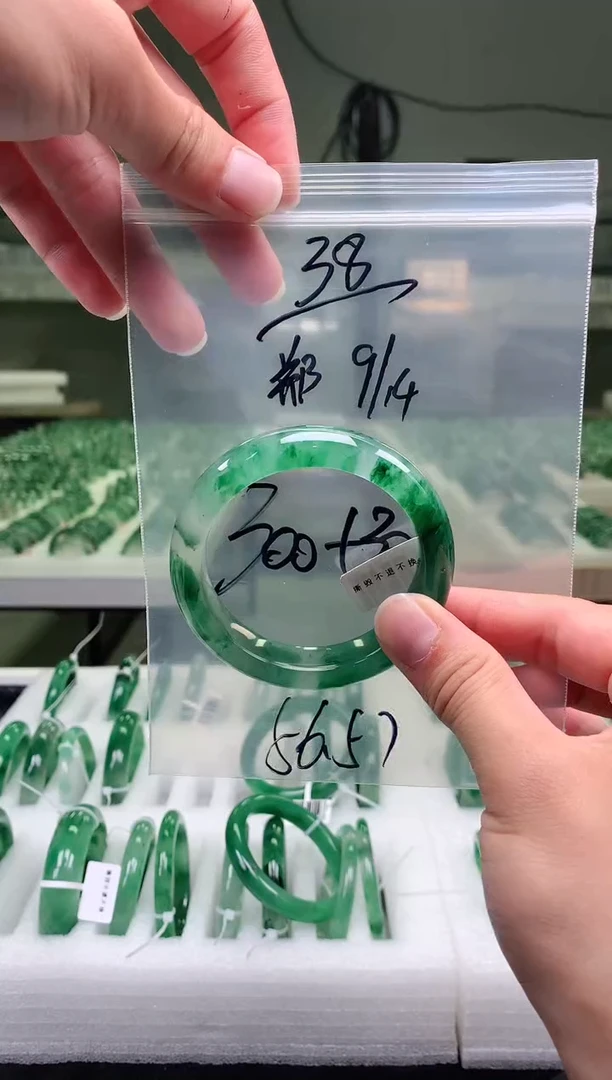 未镶嵌非洲翠手镯石英质玉非洲翠手镯56-57圈口38号
