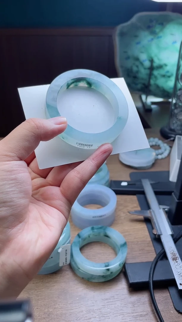 未镶嵌手镯定制翡翠?***V定制