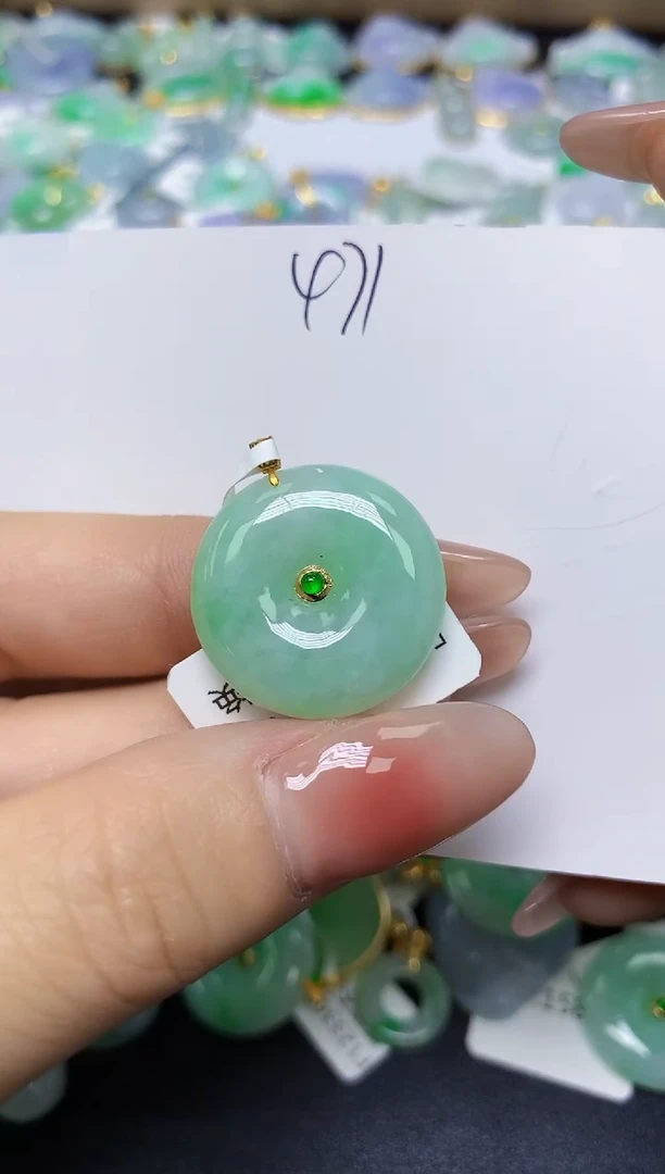 翡翠18K金镶嵌颈饰 天然缅甸翡翠A货