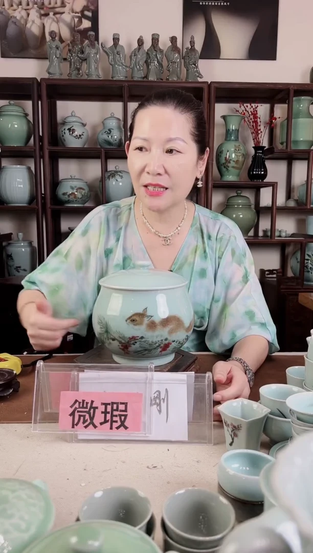 微瑕 釉中彩 松鼠画 盖罐