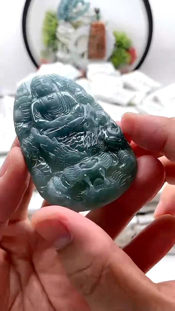 翡翠未镶嵌颈饰大日如来