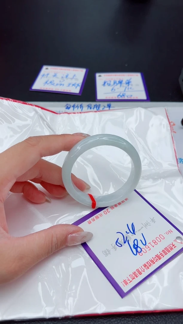 翡翠手镯未镶嵌1