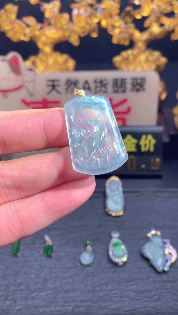 翡翠18K金镶嵌颈饰