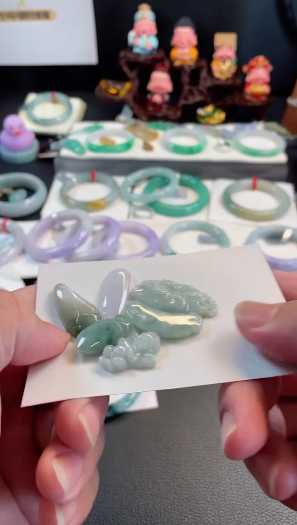 翡翠手镯未镶嵌橘***皮有纹裂