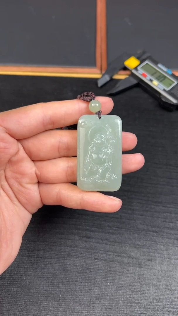 【闪购商品】和田玉吊坠(赠链)未镶嵌且末微色差近矿