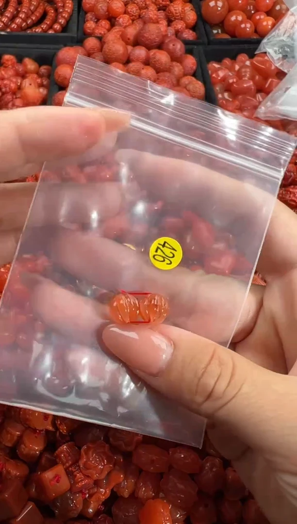 南红玛瑙未镶嵌颈饰1