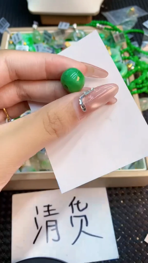 翡翠未镶嵌吊坠(不含链)1