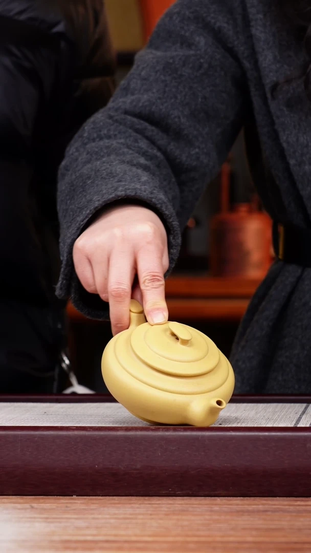 【闪购商品】紫砂花盆上新桥壶一只