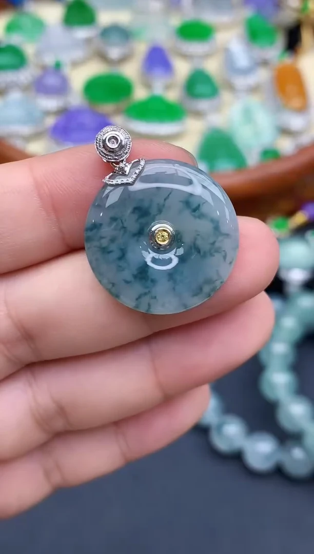 颈饰18K金镶嵌翡翠67-中国好珍宝