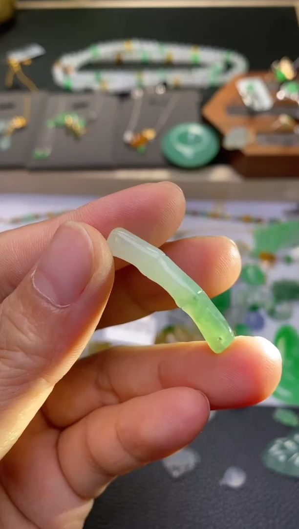 颈饰未镶嵌翡翠净货40855
