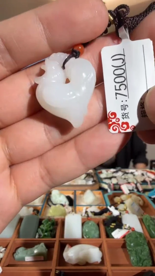 颈饰未镶嵌和田玉J