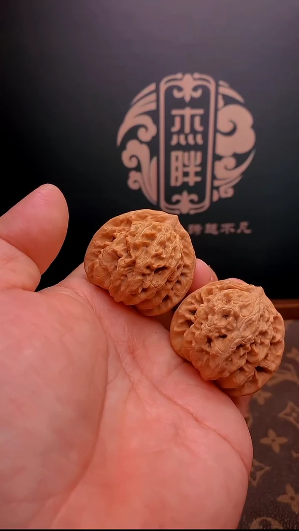 把件文玩核桃40尺盘龙虎头