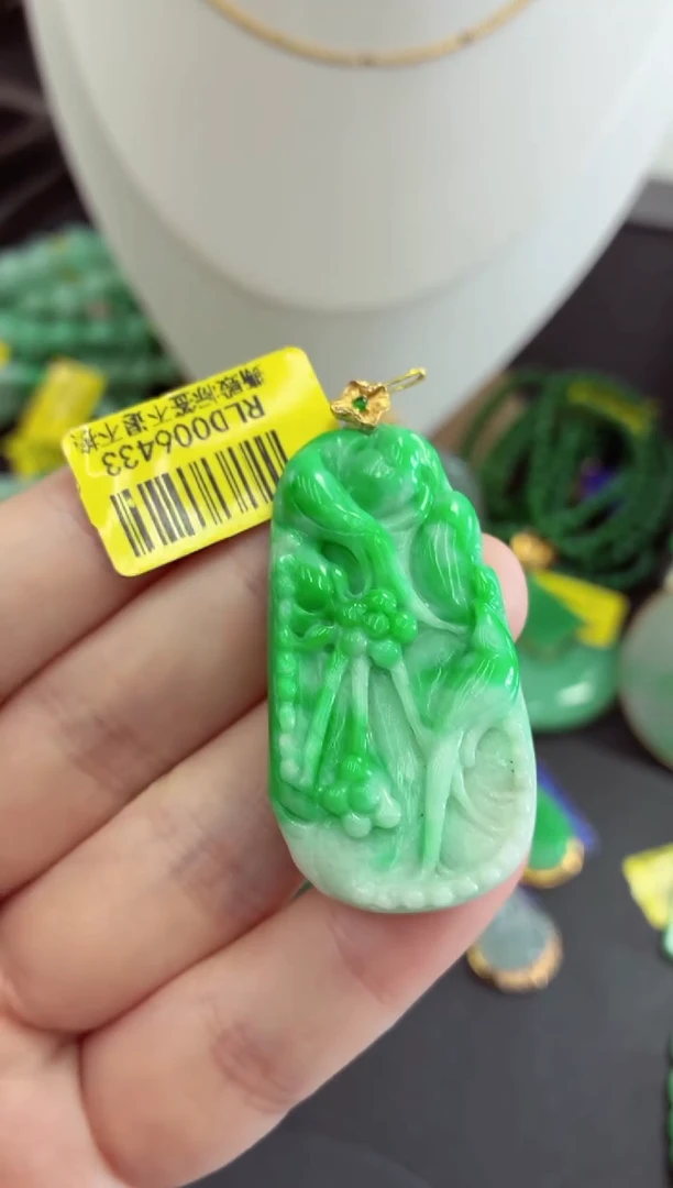 吊坠(不含链)18K金镶嵌翡翠挂件