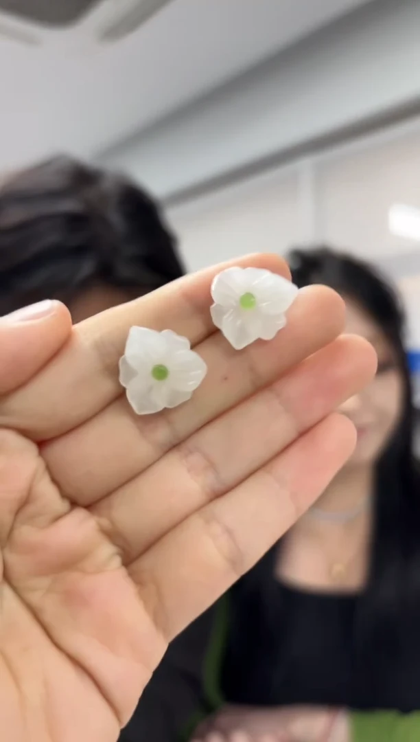 未镶嵌和田玉耳饰（多样性发一件）