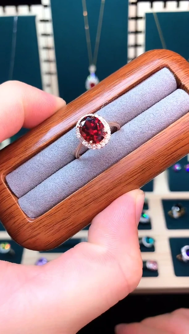 银S925镶嵌戒指石榴石......