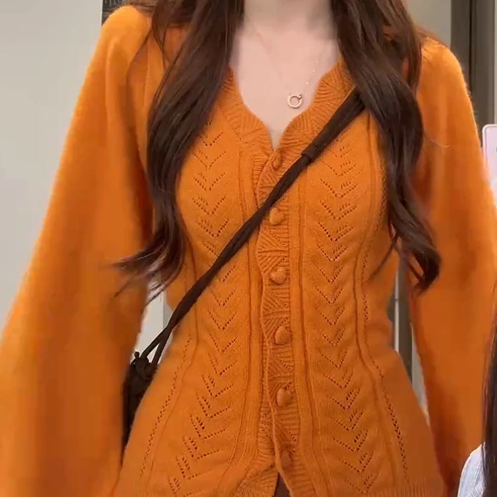 早秋复古镂空V领小众显瘦外搭上衣毛针织开衫女C5901