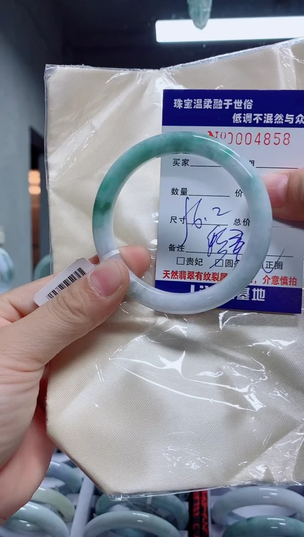 翡翠手镯未镶嵌天然翡翠A货