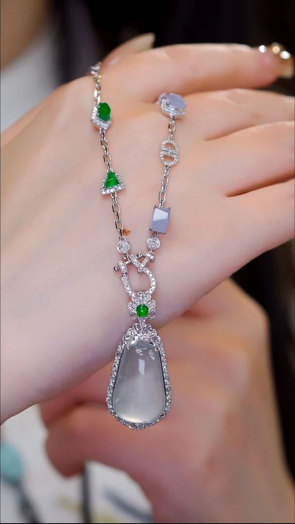 套链18K金镶嵌翡翠41