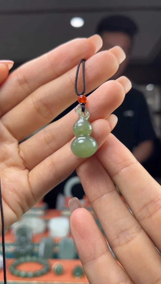 和田玉未镶嵌颈饰1